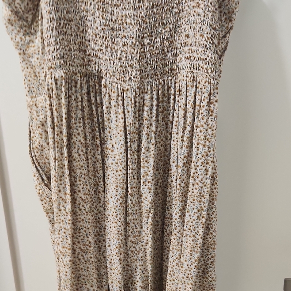 Old Navy Tan Floral Maxi Dress - Picture 7 of 9